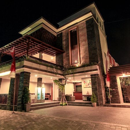 Transera Kamini Legian Hotel Exterior photo