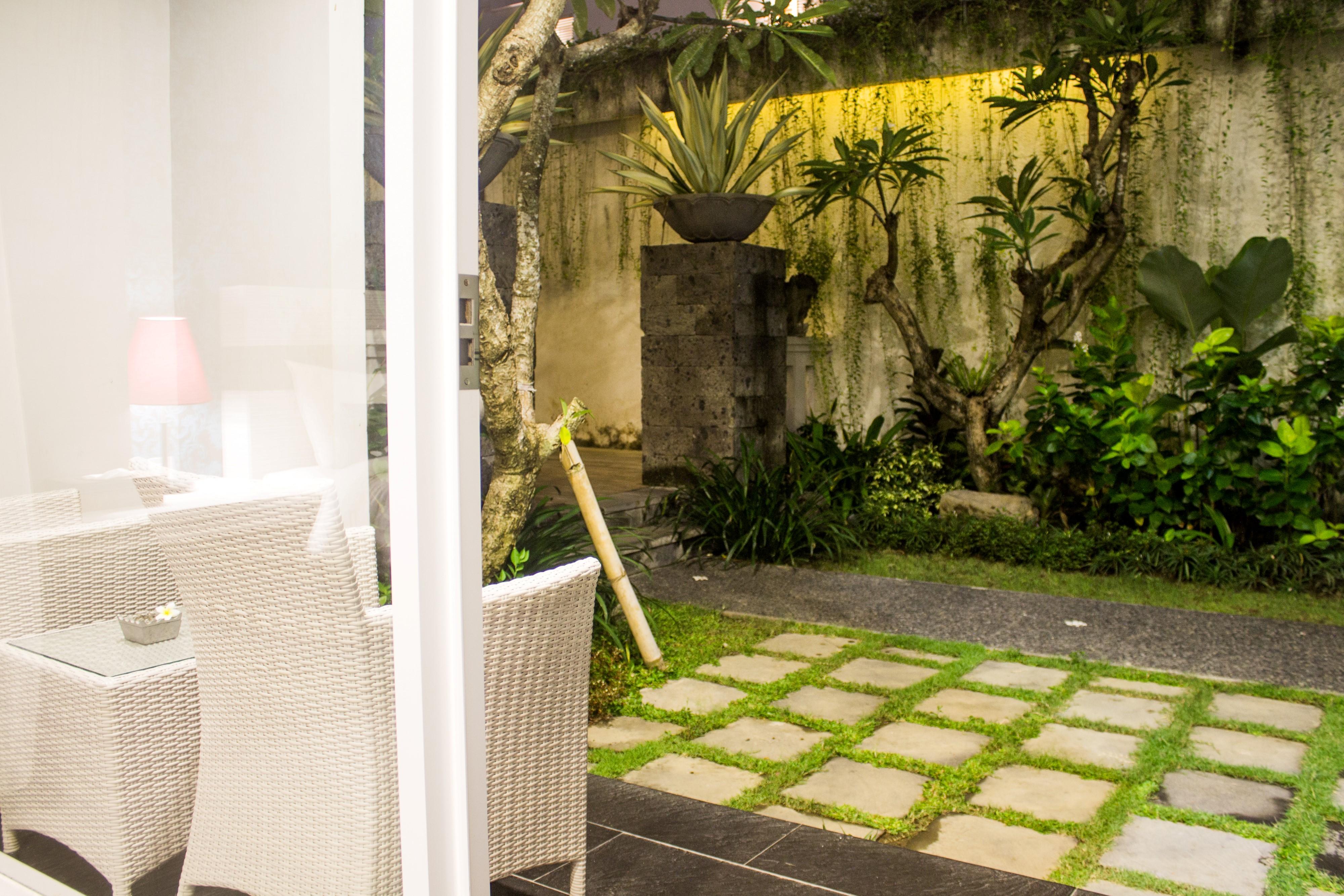 Transera Kamini Legian Hotel Exterior photo