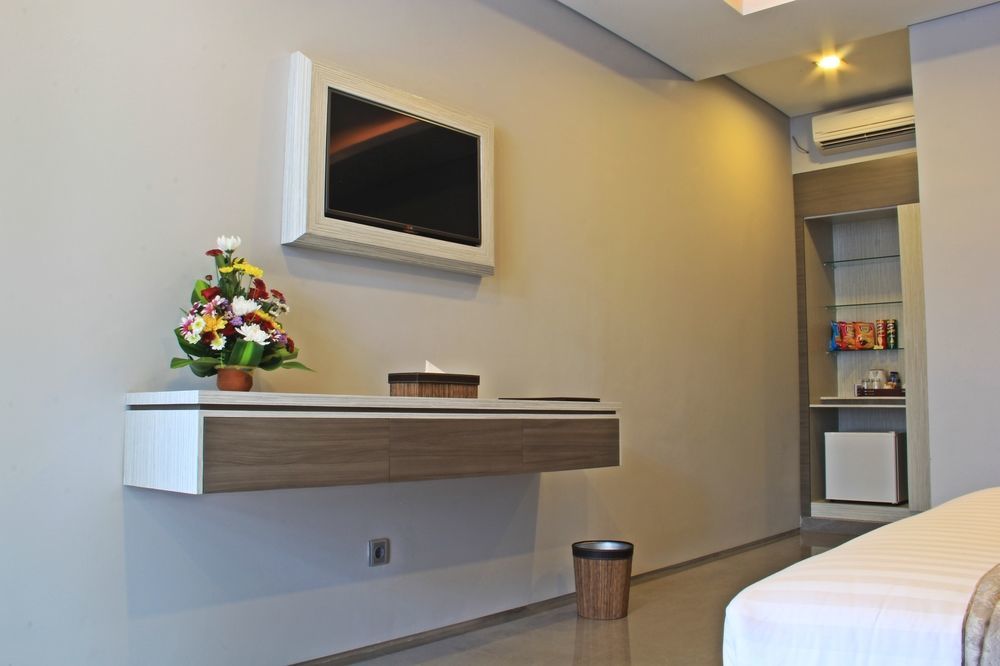Transera Kamini Legian Hotel Exterior photo