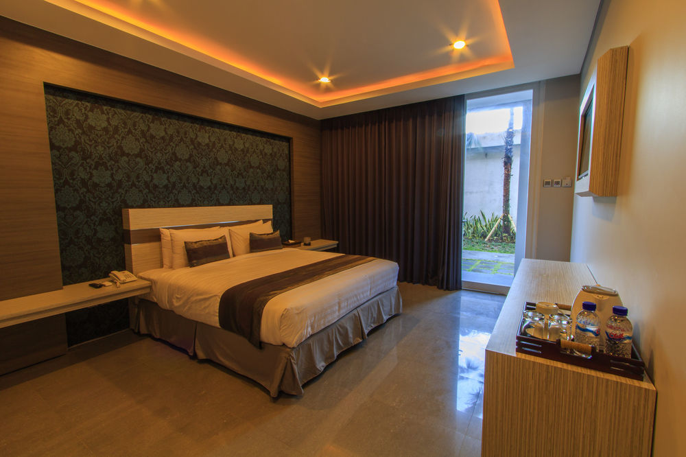 Transera Kamini Legian Hotel Exterior photo