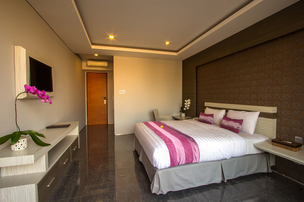 Transera Kamini Legian Hotel Exterior photo