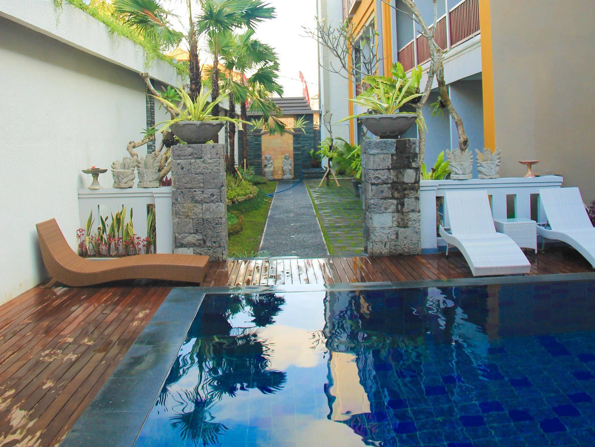 Transera Kamini Legian Hotel Exterior photo