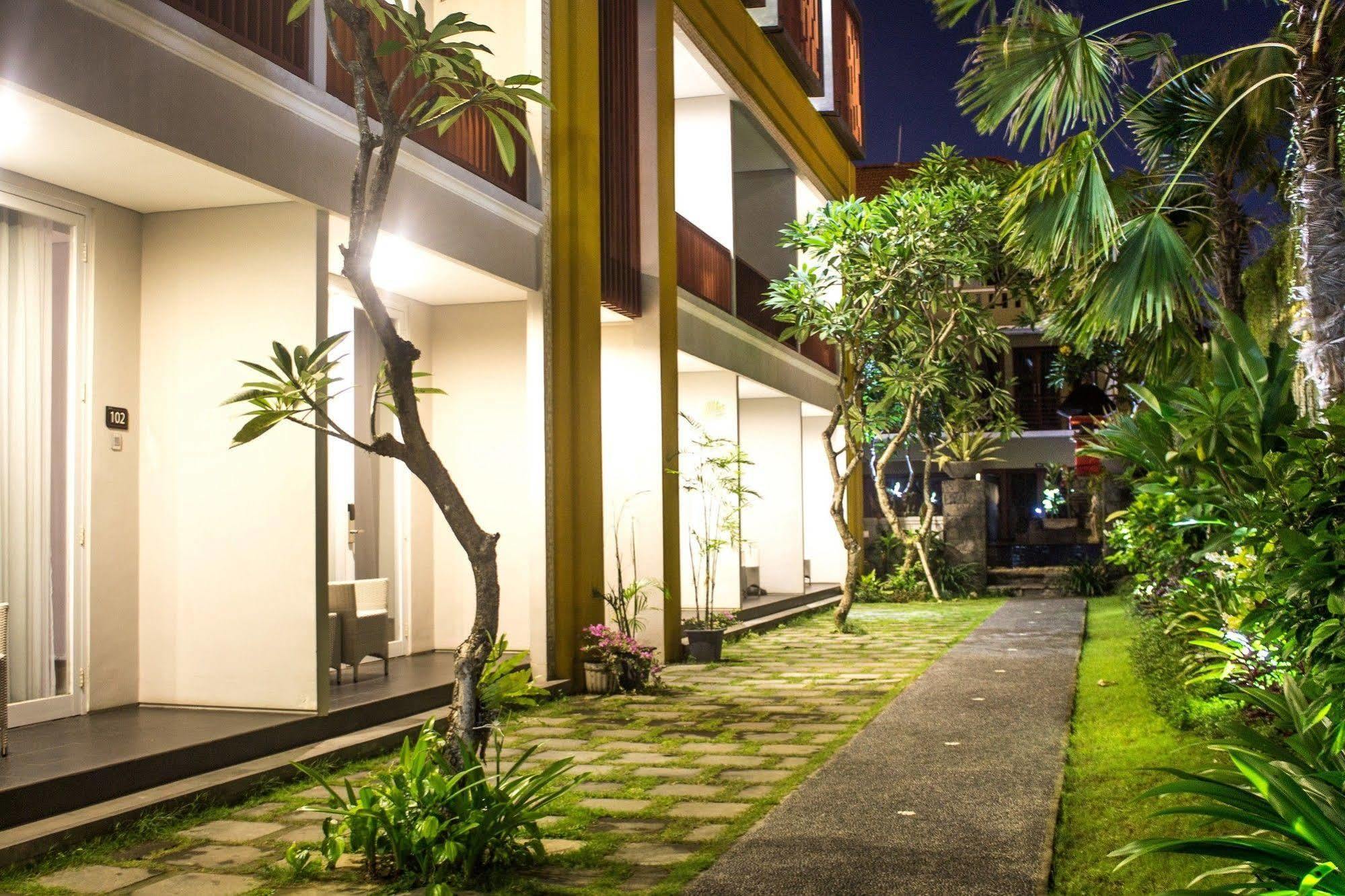 Transera Kamini Legian Hotel Exterior photo